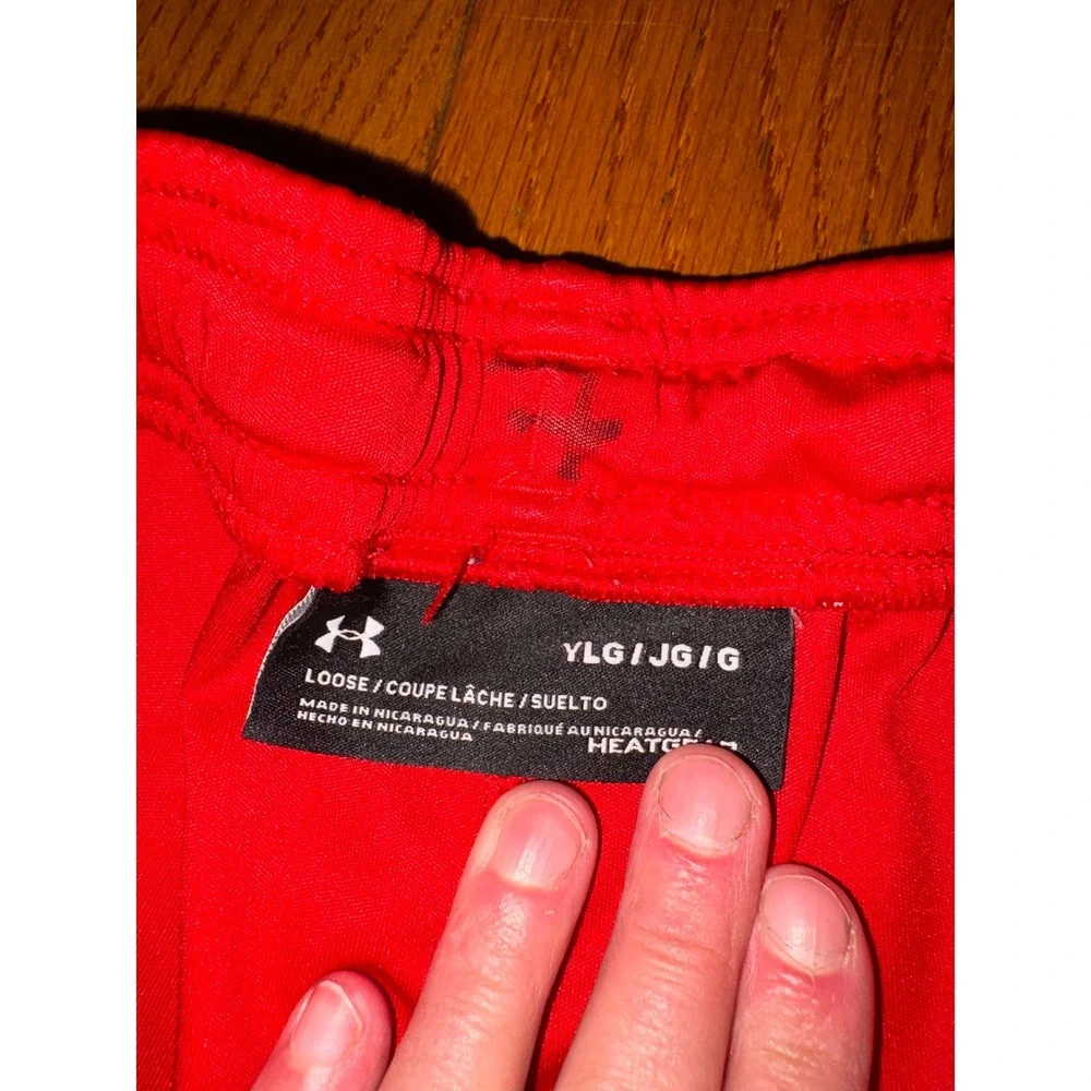 Under Armour Boys Red Shorts and Grey Sleeveless Shirt HeatGear Set Size YLG